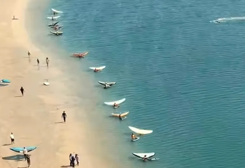 Démarrage imminent d'un cours de wingfoil à Dakhla